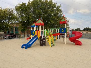 ДИК Волшебный дворик с винтовой горкой ДИК Волшебный дворик с винтовой горкой