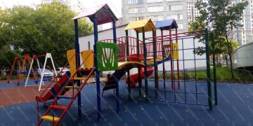ДИК Дворик детства с винтовой горкой