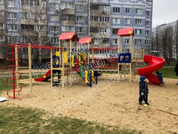 Горка винтовая пластиковая с высоты 1,5 м для детской площадки Горка винтовая пластиковая с высоты 1,5 м для детской площадки