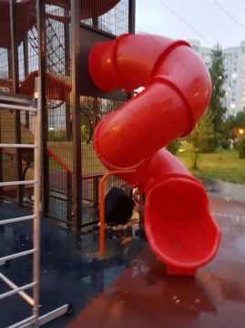 Горка-тоннель с оборотом 360 градусов с высоты 1,5-2,5 м