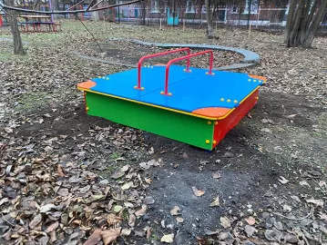 Песочница с крышкой и уголками