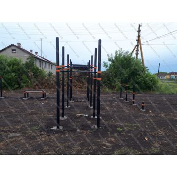 Двухуровневый рукоход с шестью турниками